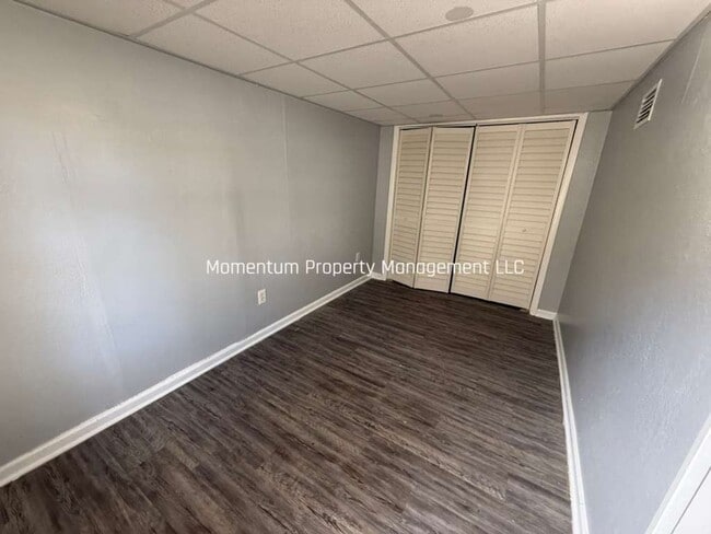 Building Photo - Completely Renovated Adorable 2/1- DONT MISS OUT!!!