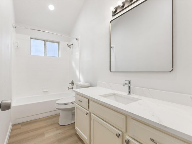 Building Photo - 612 De Soto Dr