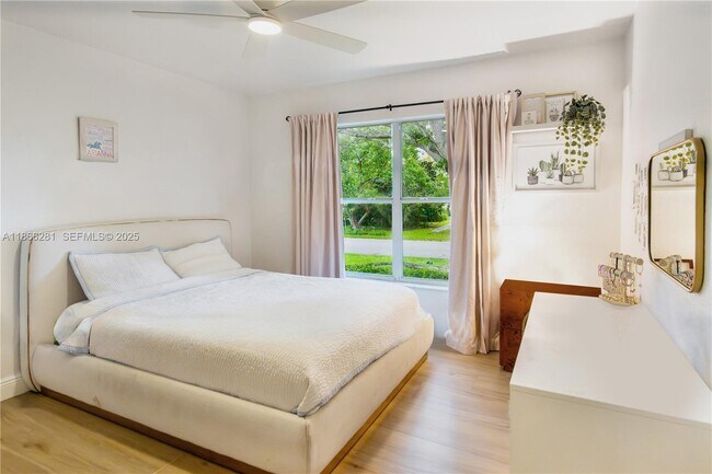 Building Photo - 16550 SW 77th Ct