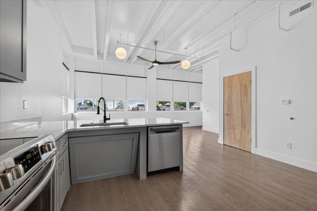 Building Photo - 4500 S Kingshighway Blvd
