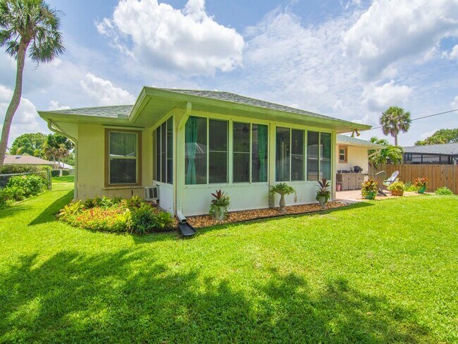 Building Photo - 664 Vocelle Ave