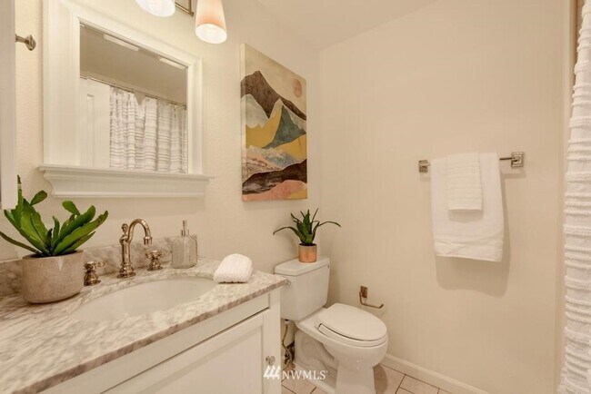 Building Photo - Spacious 2 Bedroom Condo in Queen Anne available NOW for $3650!