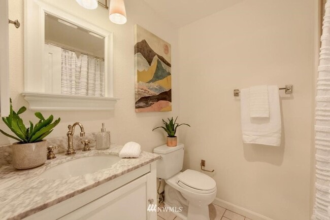 Building Photo - Spacious 2 Bedroom Condo in Queen Anne for $3475 AVAILABLE NOW!