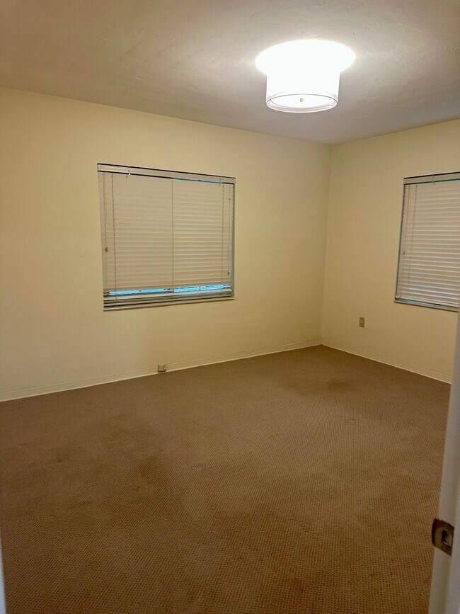 Building Photo - 619 Altara Ave