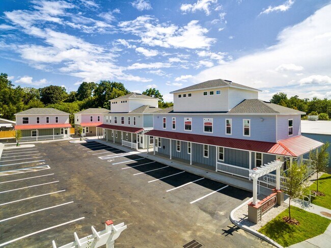 Building Photo - NOW LEASING FOR FALL 2026!