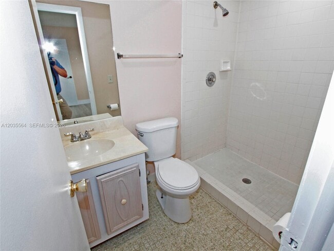 Building Photo - 9351 Fontainebleau Blvd