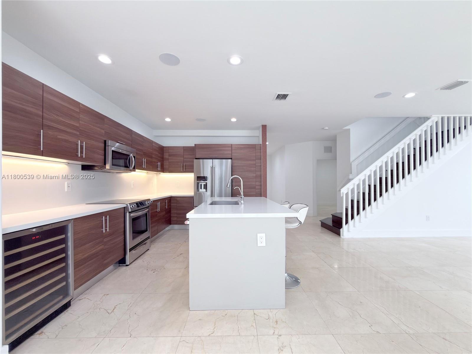 Building Photo - 10423 NW 70th Ln