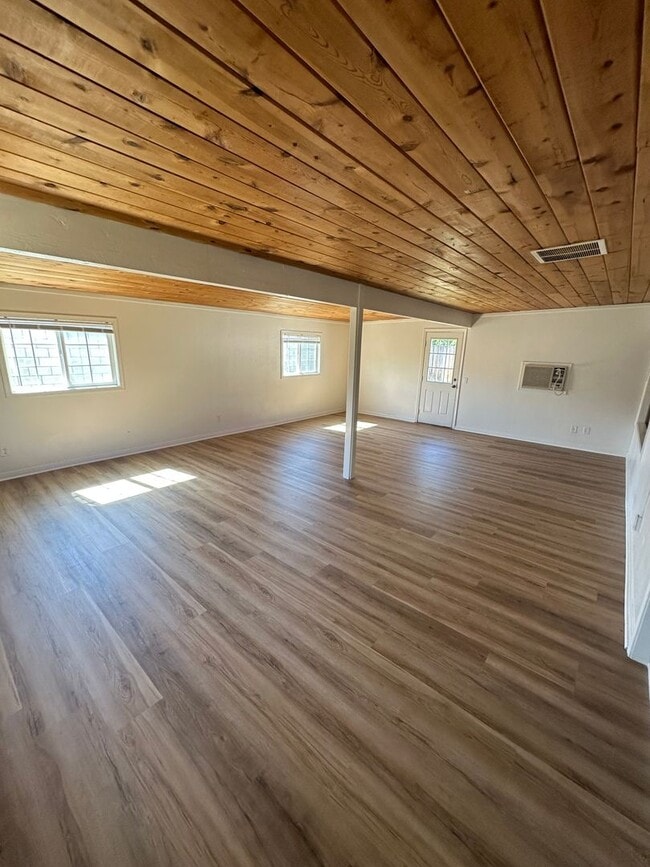 Building Photo - Newly Remodeled South Corona Family Home