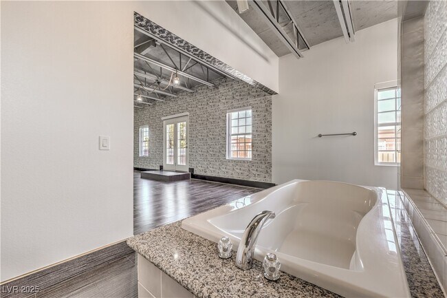 Building Photo - 5626 Deer Creek Falls Ct