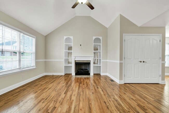 Building Photo - 217 Home Pl Ct SE