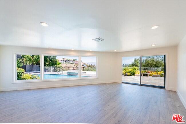 Building Photo - 3650 Sapphire Dr