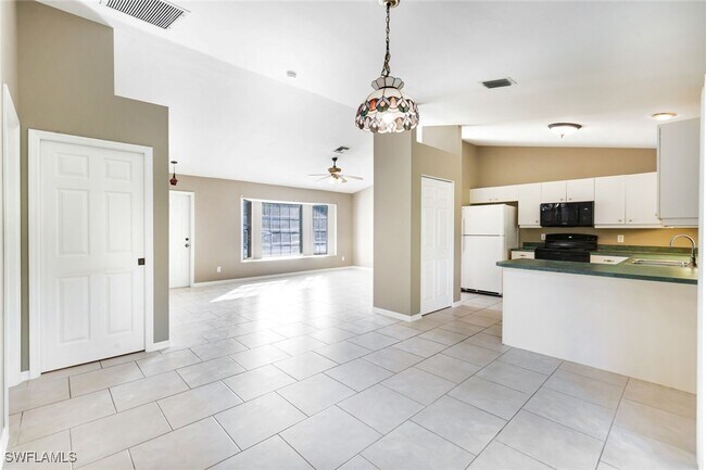 Building Photo - 8072 Cypress Dr S
