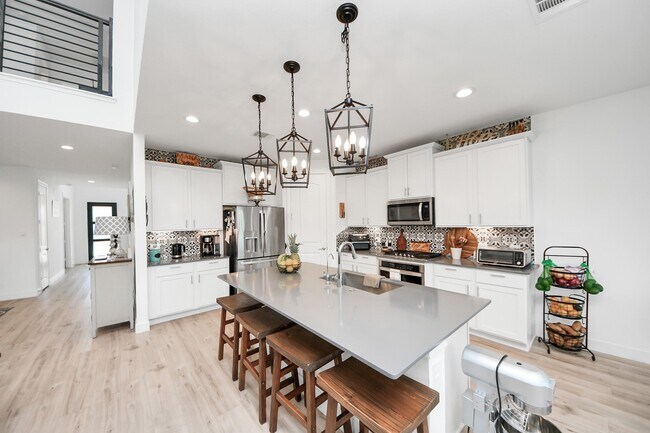 Building Photo - 21130 Almaco Dr