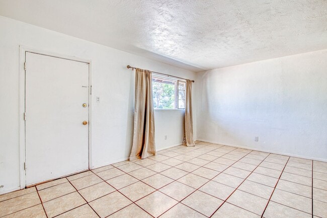 Building Photo - Beautiful 3 bed-1 bath house