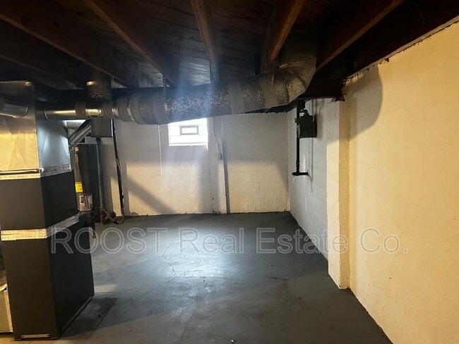 Building Photo - 1547 Garling Ave