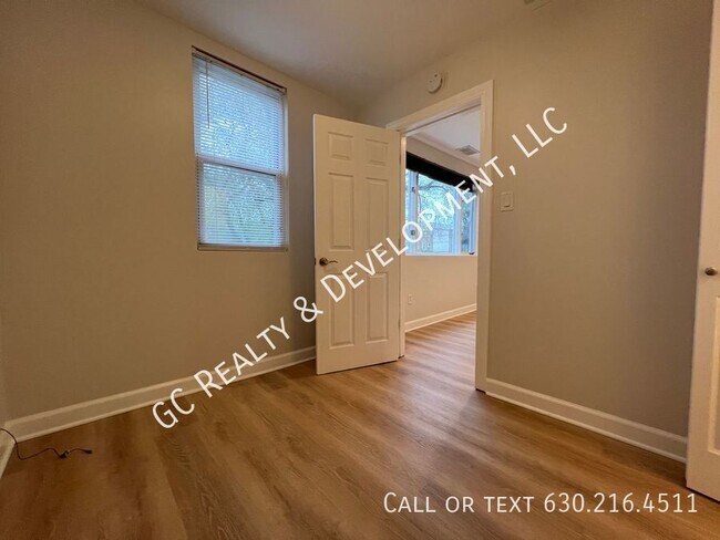 Building Photo - 2624 N Springfield Ave