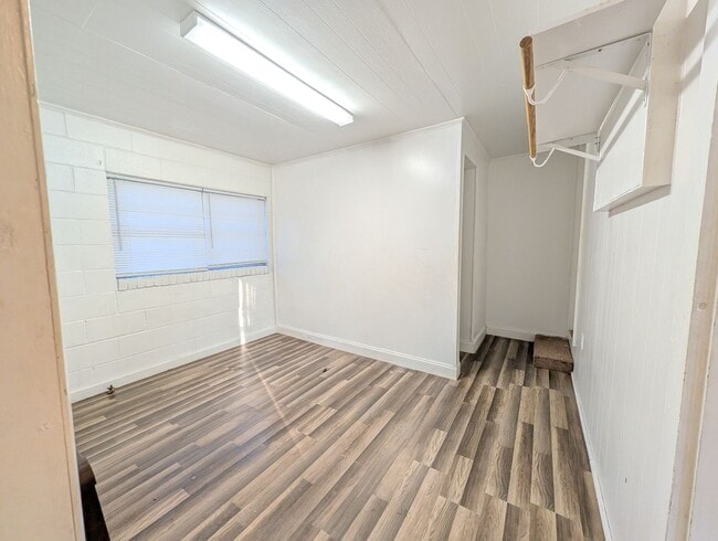 Building Photo - Available Now in Hooks Texas