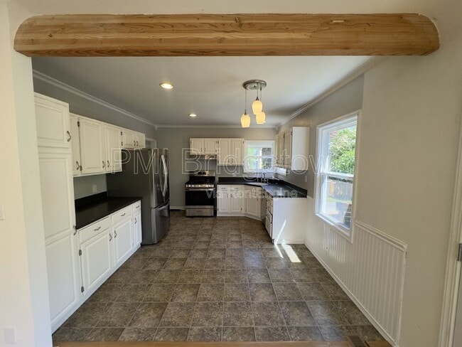 Building Photo - 2315 SE 38th Ave