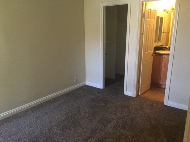 Building Photo - 5540 Lindo Paseo