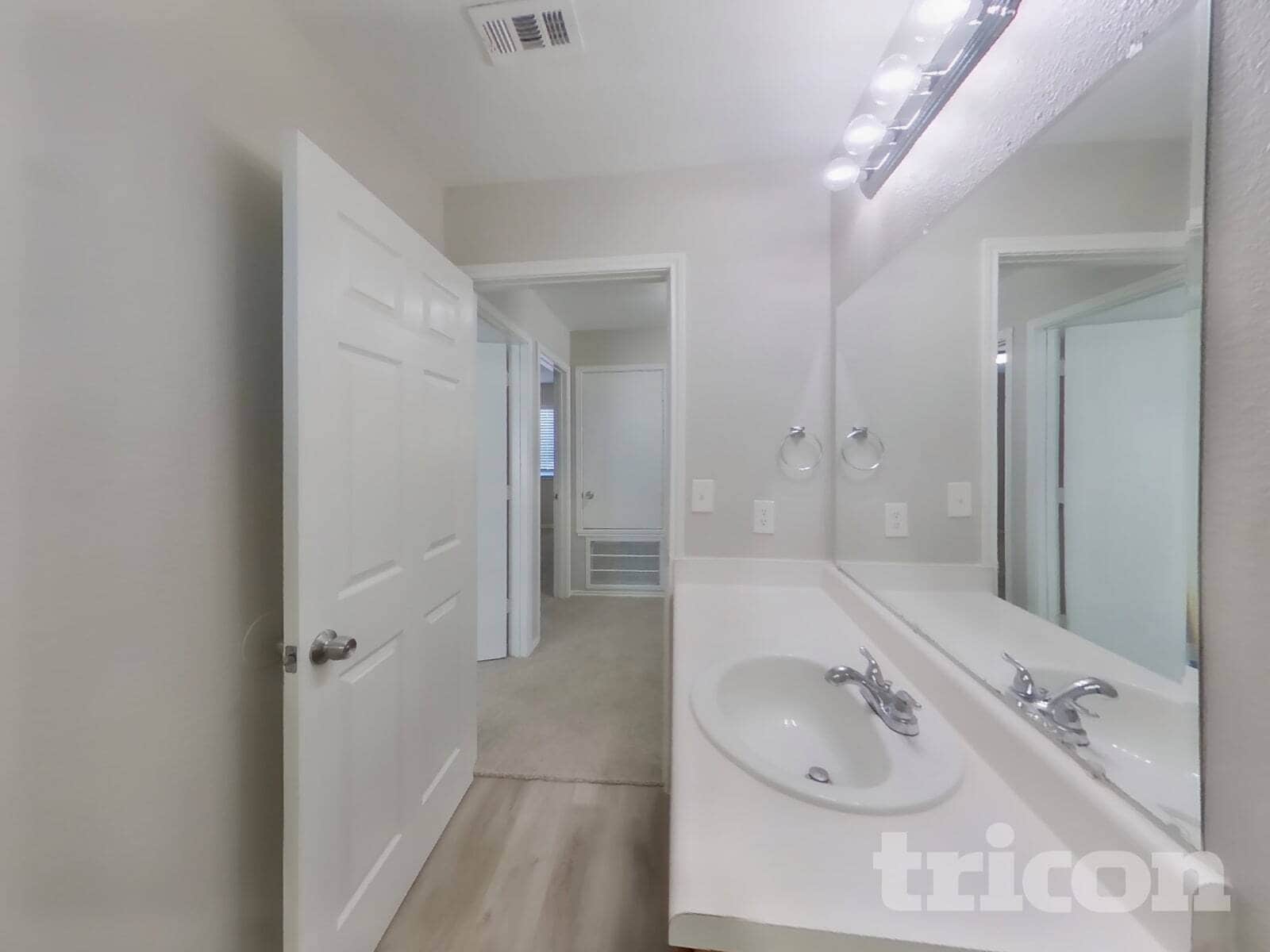 Building Photo - 6323 Cougar Village