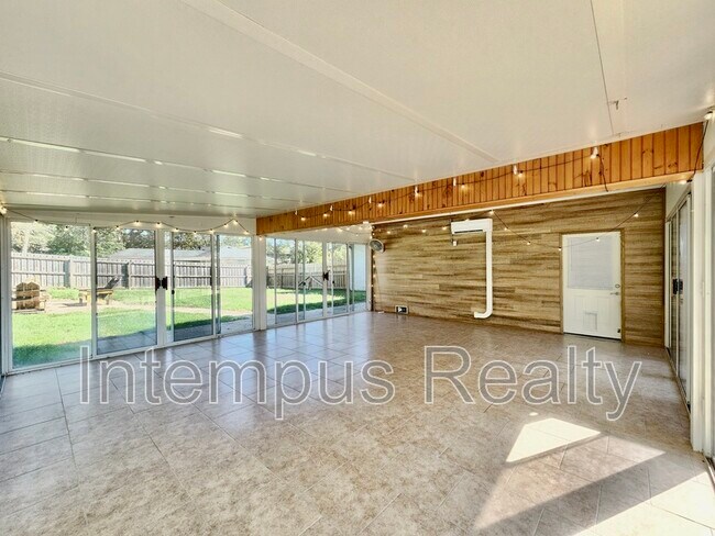 Building Photo - 212 Margo Ln