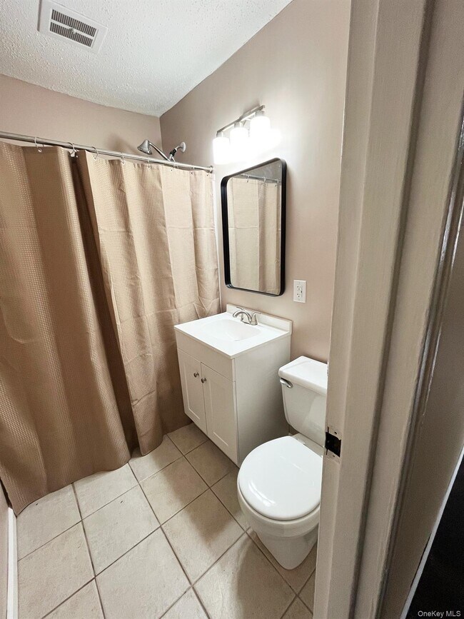 Building Photo - 1403 Barclay Manor