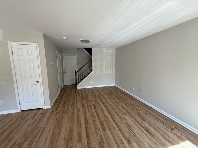 Building Photo - 9 Crabapple Ct