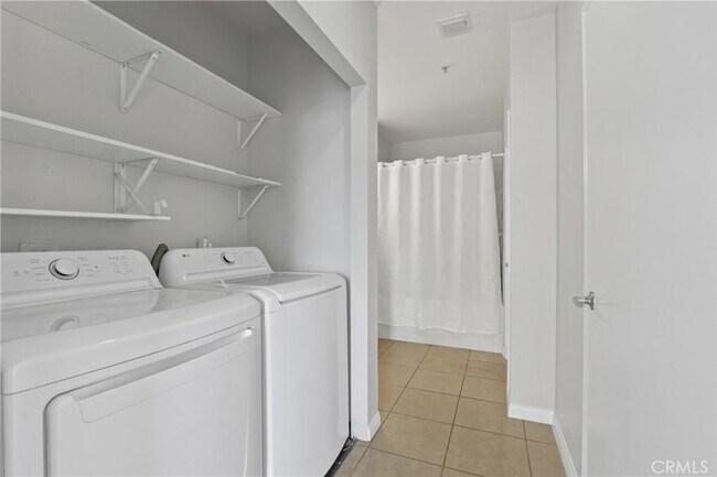 Building Photo - 388 E Ocean Blvd