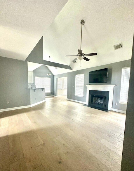 Building Photo - 1178 Pittsford Cir