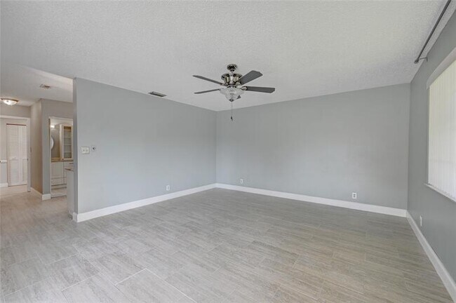 Building Photo - 8760 Azalea Ct