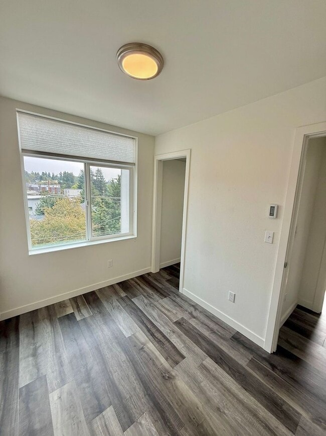 Building Photo - Spacious 8-Bedroom Ravenna Home Near UW & U Village – Perfect for Shared Living