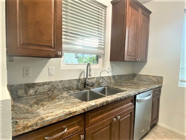 Building Photo - Remodeled Sabre Springs Condo