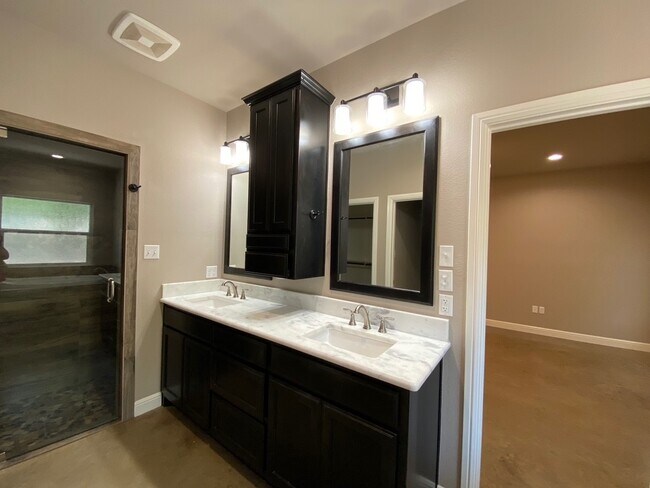 Building Photo - 501 Monna Ct