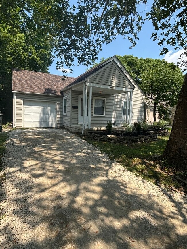 Building Photo - 946 Sells Ave