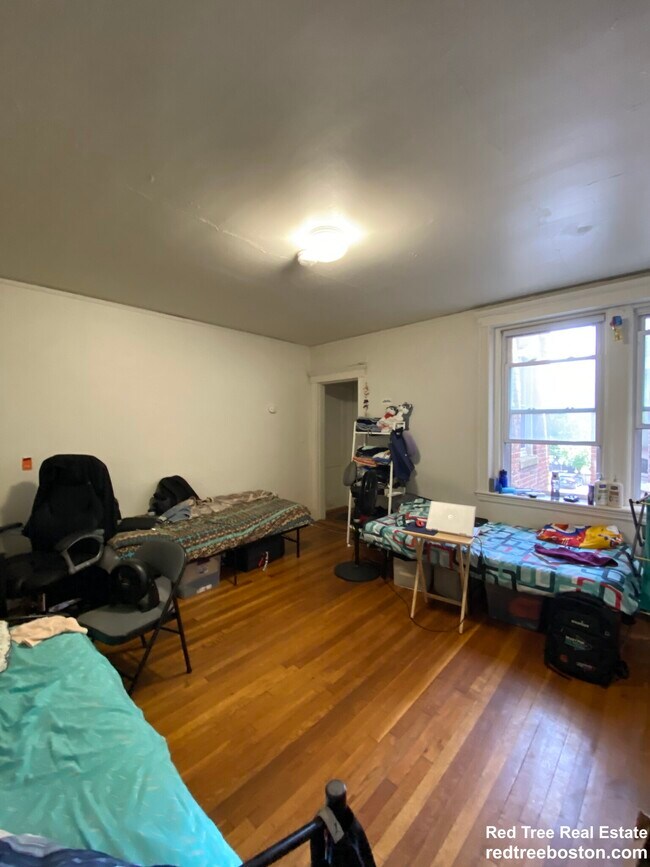 Building Photo - 231 Park Dr