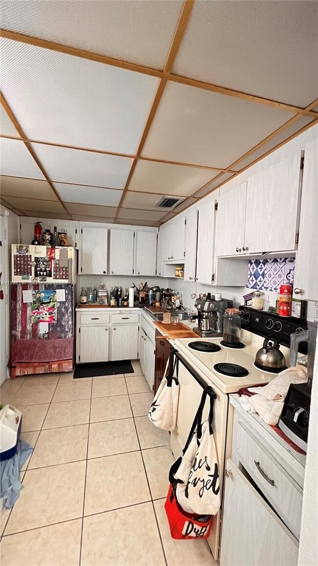 Building Photo - 1750 James Ave