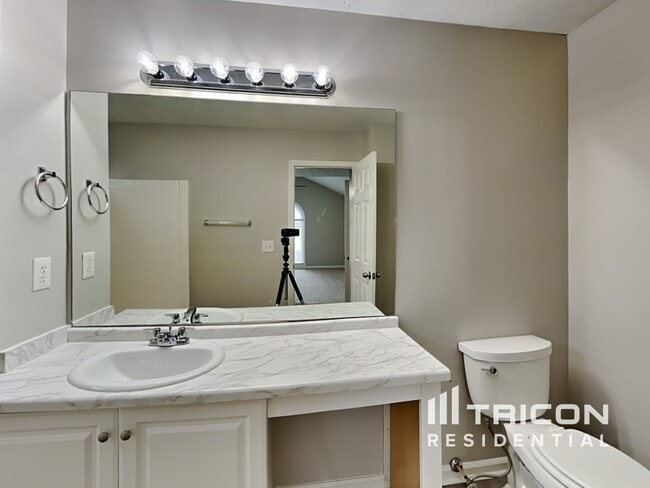 Building Photo - 2767 Lake Park Ridge W
