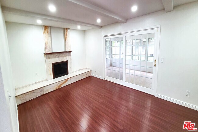 Building Photo - 10000 Hanna Ave