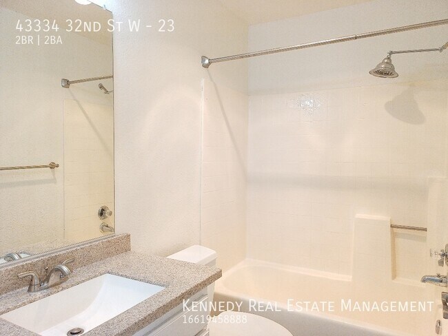 Building Photo - Spacious Single Story Condo in Gated Commu...