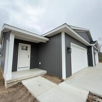 Building Photo - Newly built 3 bedroom spacious home!