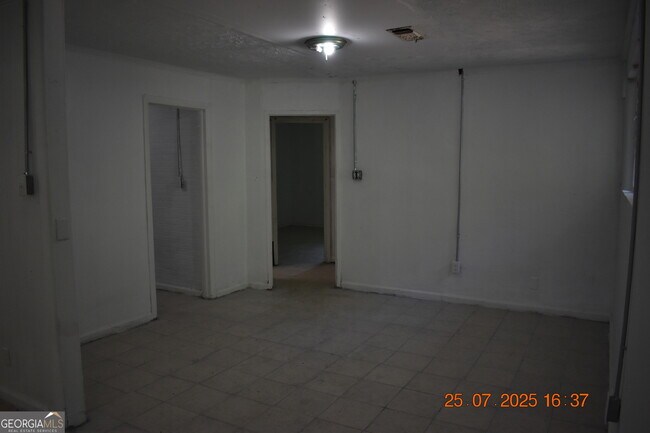 Building Photo - 1083 Nassau Pl
