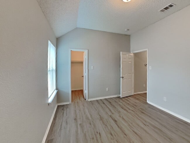 Building Photo - Beautiful 4BR Home in Denton with Fireplace, Fenced Yard & Garage