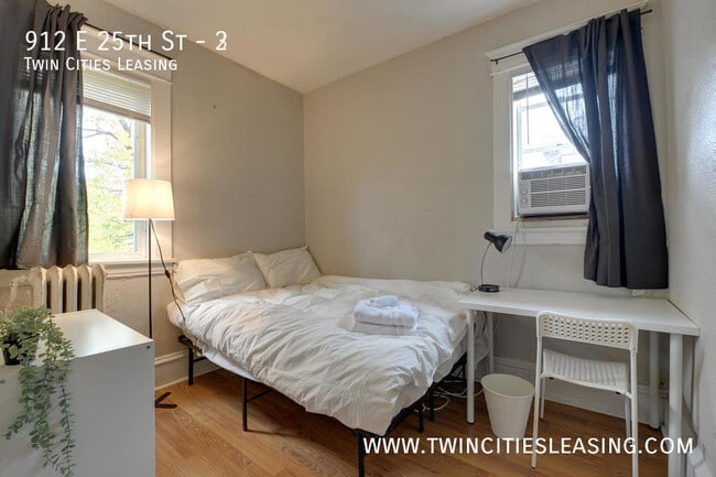Building Photo - 912 E 25th St