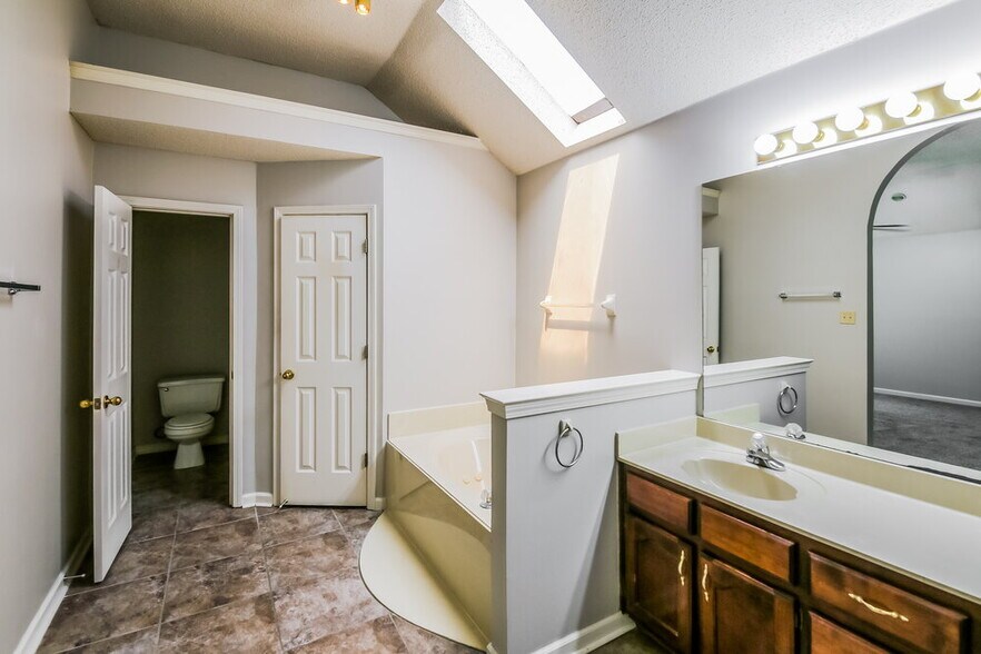 Building Photo - 8730 Raspberry Ln