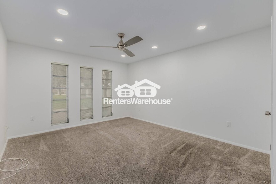 Building Photo - 13211 N Cedar Dr