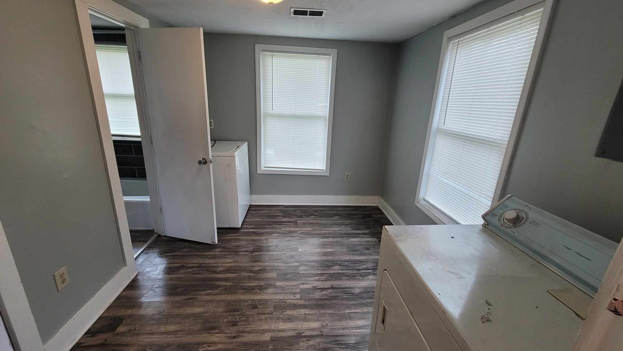 Extra Room/Laundry - 113 S Crestwood St