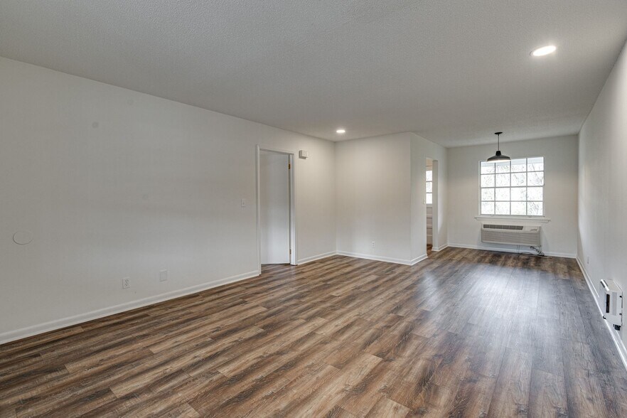 Building Photo - 2845 Dayton Blvd