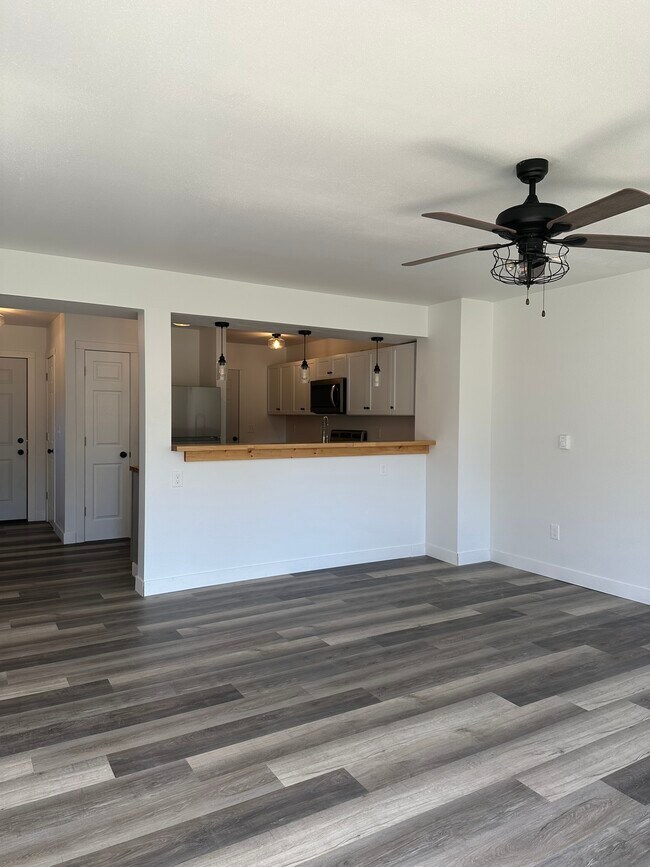 Building Photo - Valley View Estates B