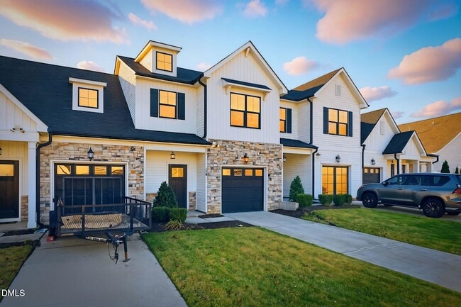 Building Photo - 759 Putney Hl Rd