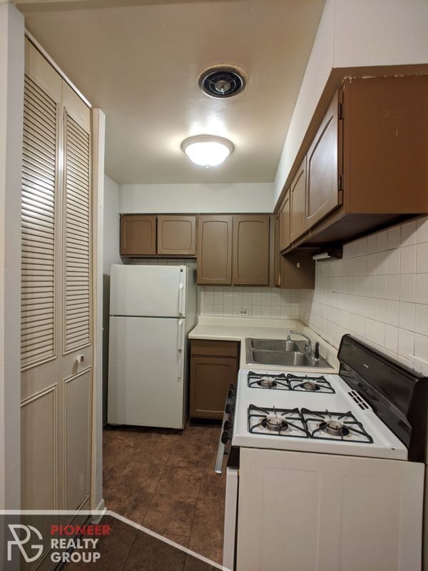 Building Photo - 510 W Briar Pl